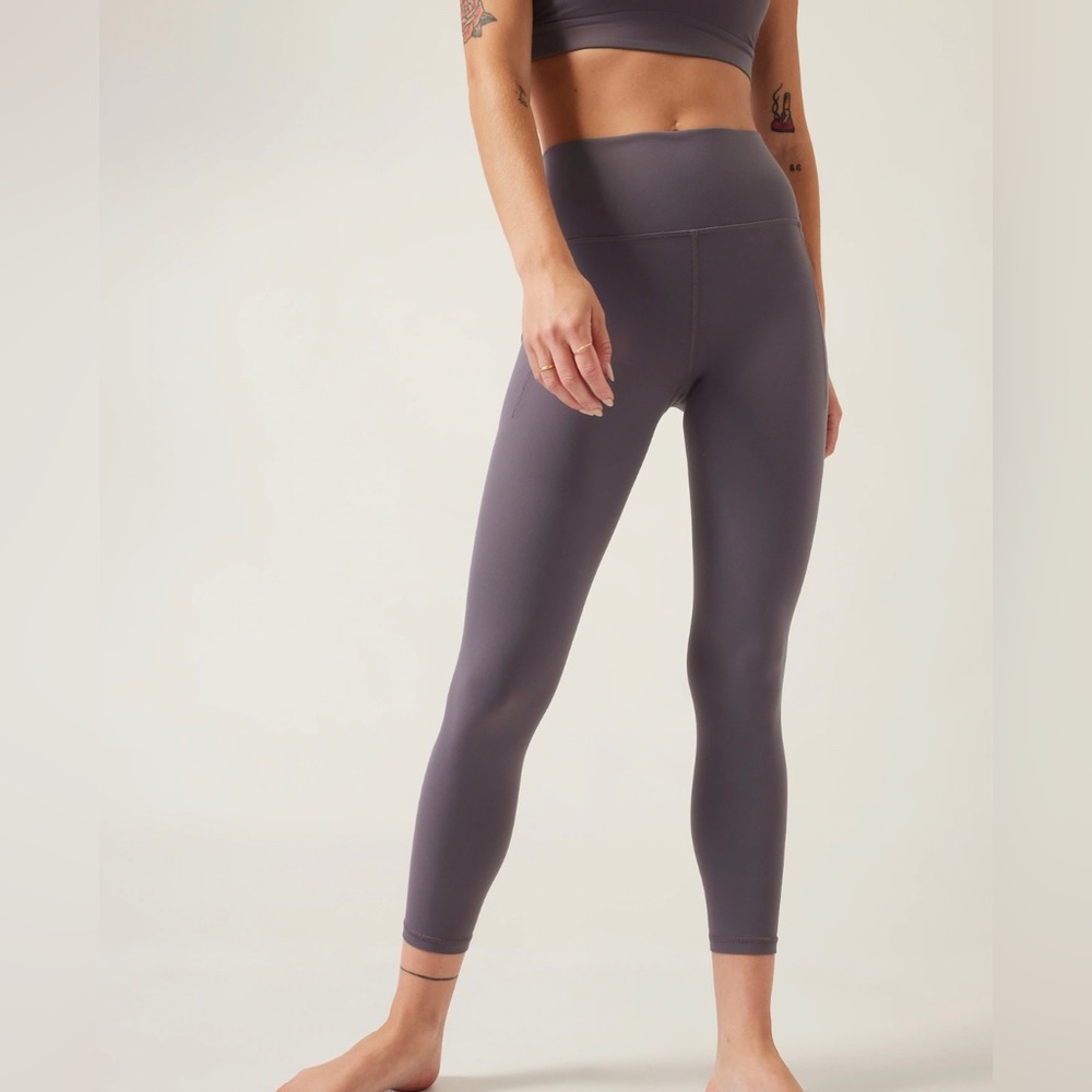 Athleta Violet Purple Salutation Stash 7/8 Tight Leggings Women’s Size X-Large